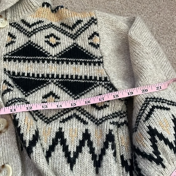 “Who What Wear: Sweater size medium” - Picture 2 of 6